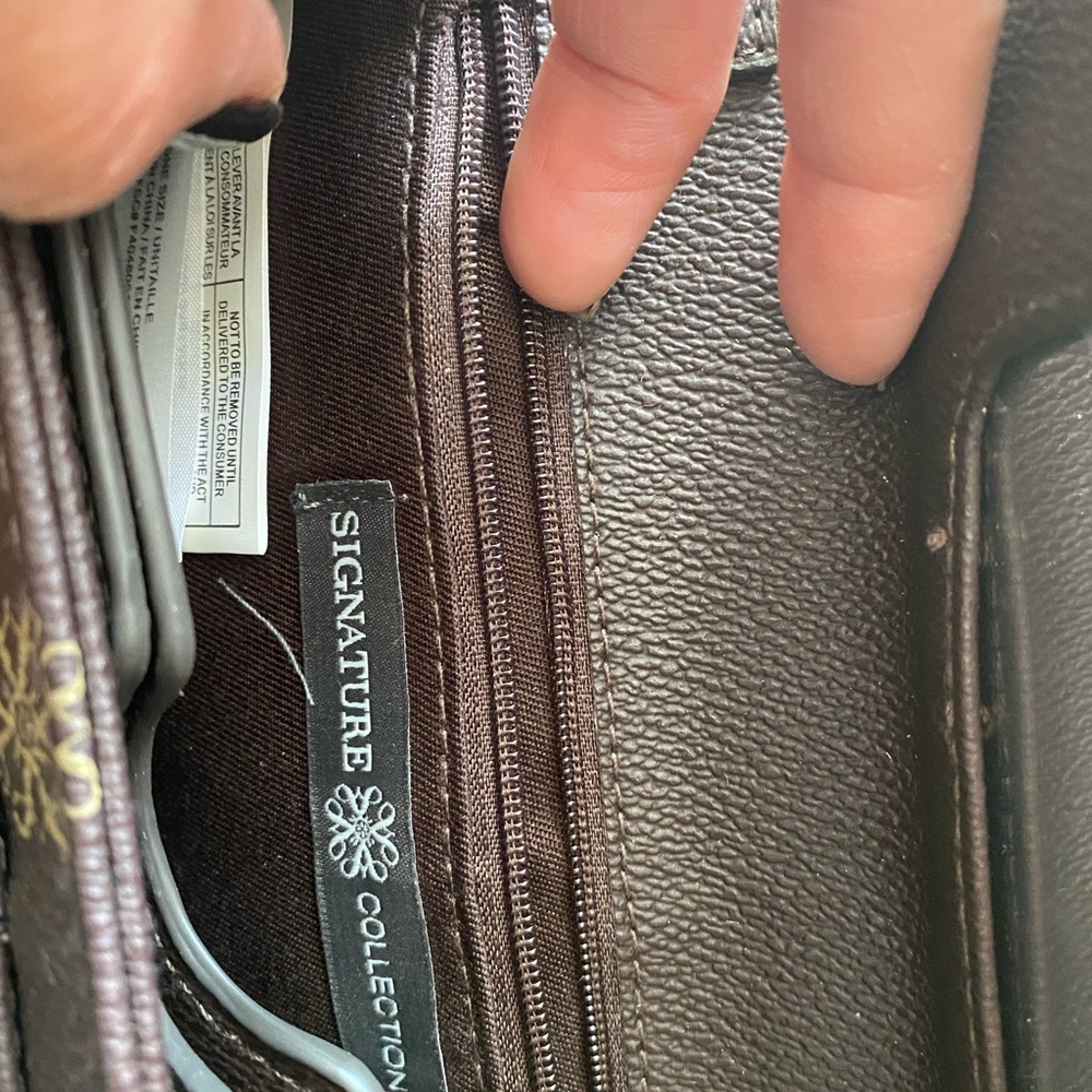 Signature Collection Clutch Wallet - Picture 5 of 6